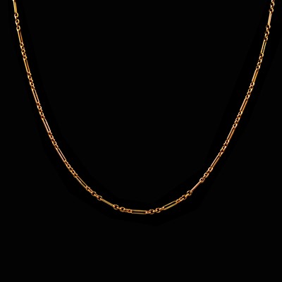 Lot 156 - A yellow metal chain link necklace.
