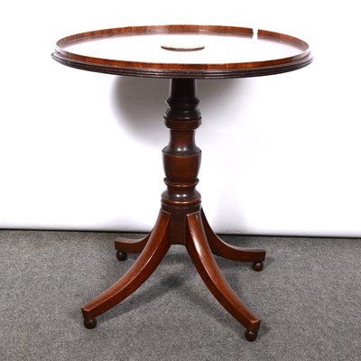 Lot 367 - Late Victorian mahogany pedestal table