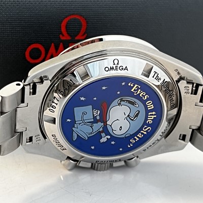 Lot 310 - Omega - a gentleman's Speedmaster Professional "Eyes on the Stars" Snoopy Award Wristwatch.