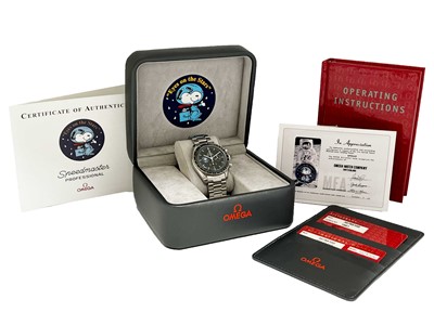 Lot 310 - Omega - a gentleman's Speedmaster Professional "Eyes on the Stars" Snoopy Award Wristwatch.