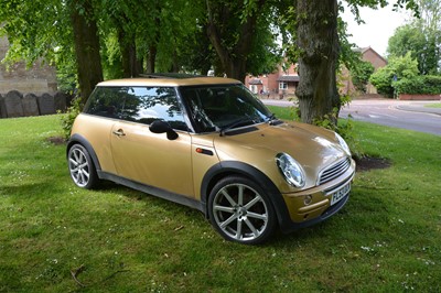 Lot 371 - Mini Cooper Hatch, 1598cc, petrol,  Sept '03 reg, 36,250 miles