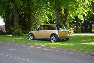 Lot 371 - Mini Cooper Hatch, 1598cc, petrol,  Sept '03 reg, 36,250 miles