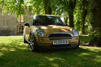 Lot 371 - Mini Cooper Hatch, 1598cc, petrol,  Sept '03 reg, 36,250 miles