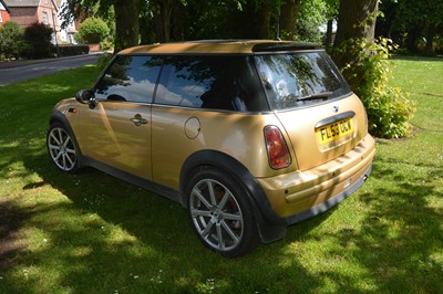 Lot 371 - Mini Cooper Hatch, 1598cc, petrol,  Sept '03 reg, 36,250 miles