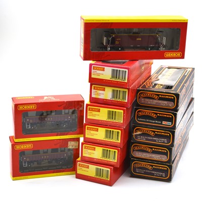 Lot 81 - Fourteen Hornby and Mainline passenger coaches and rolling-stock