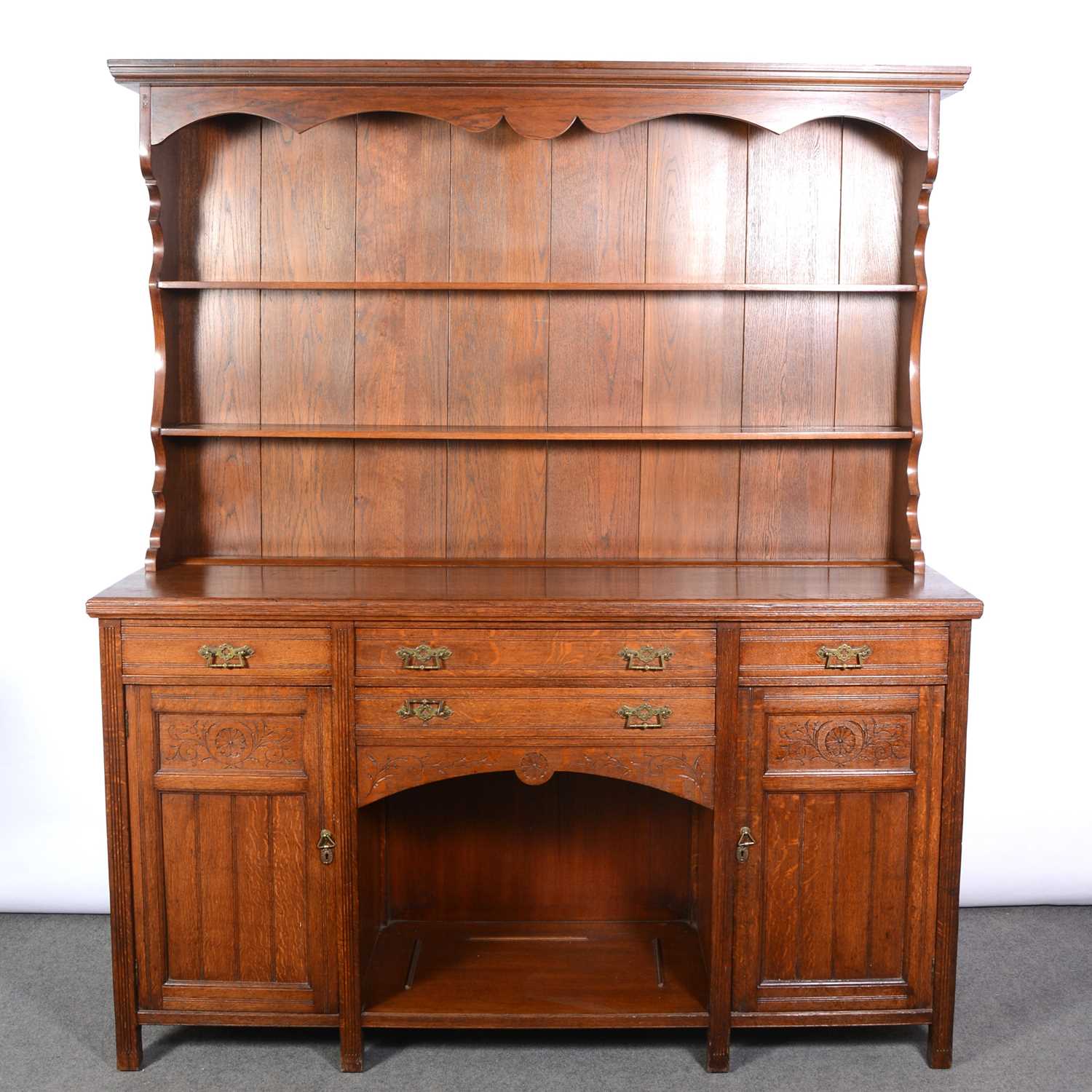 Lot 496 - Edwardian oak dresser