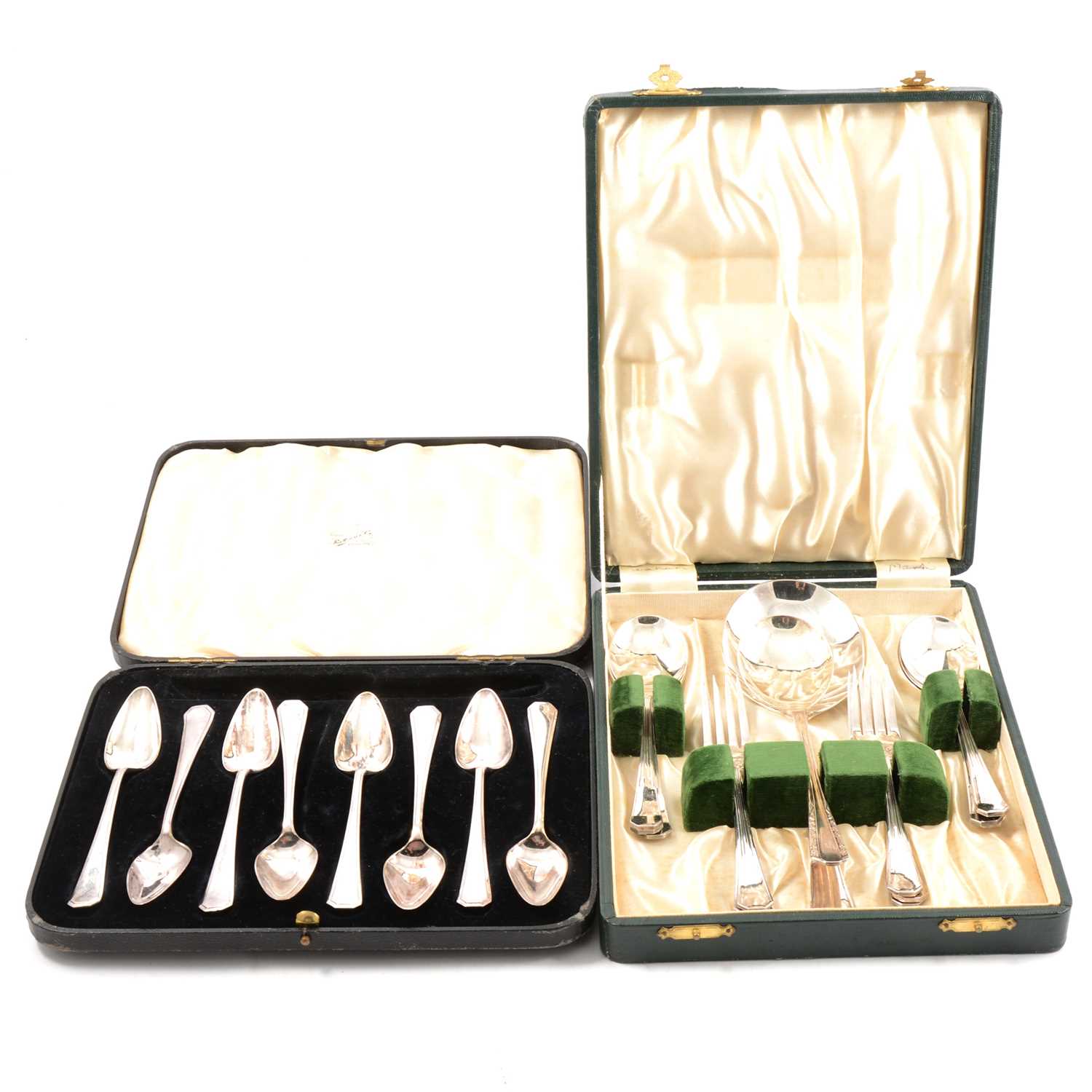 Lot 100 - Set of eight electroplated grapefruit spoons, and other cased cutlery.