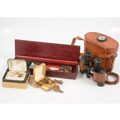 Lot 204 - Pair of US Army Signal Corps binoculars, gentleman's cufflinks, and personal effects