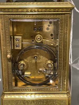 Lot 123 - A French repeating carriage clock