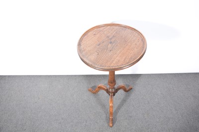 Lot 133 - An elm and oak pedestal table