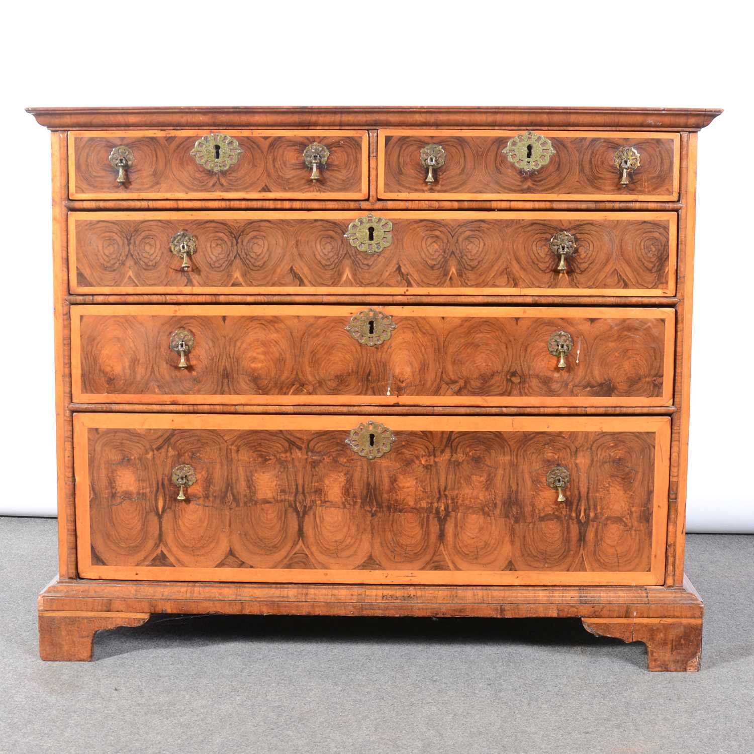 Lot 48 - A William and Mary oyster laburnum chest of drawers