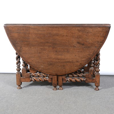 Lot 392 - An oak gateleg dining table