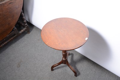 Lot 24 - A mahogany pedestal table