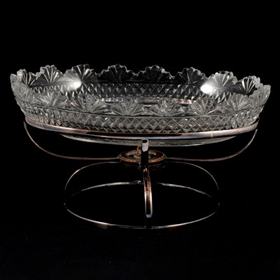 Lot 30 - A Regency Old Sheffield Plate dish ring, with cut glass oval bowl