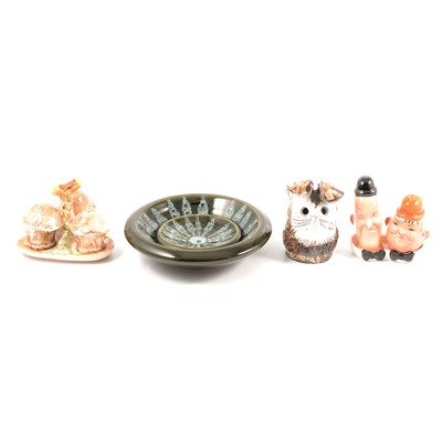 Lot 16 - Box of mixed decorative and novelty ceramics