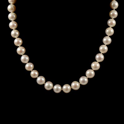 Lot 370 - A freshwater pearl necklace, 11mm pearls.