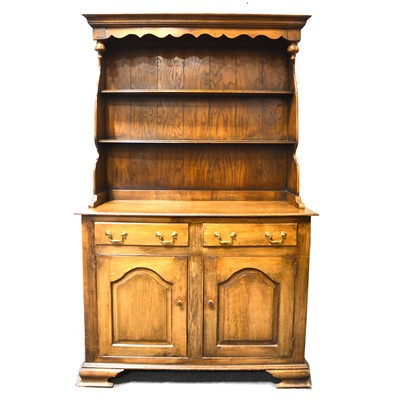 Lot 395 - Reproduction oak dresser