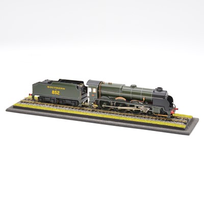 Lot 171 - A well made kit-built OO gauge railway locomotive, Southern 4-6-0 'Sir Walter Raleich'