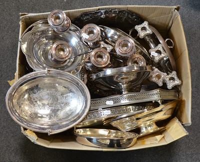 Lot 105 - A collection of plated ware