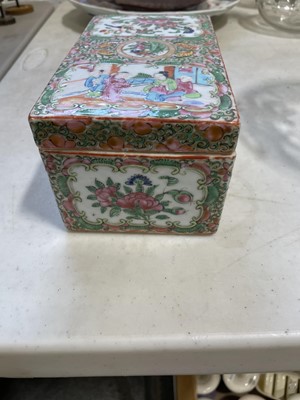 Lot 34 - Cantonese porcelain box, and circular tray