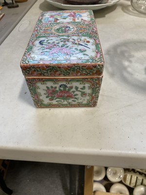 Lot 34 - Cantonese porcelain box, and circular tray