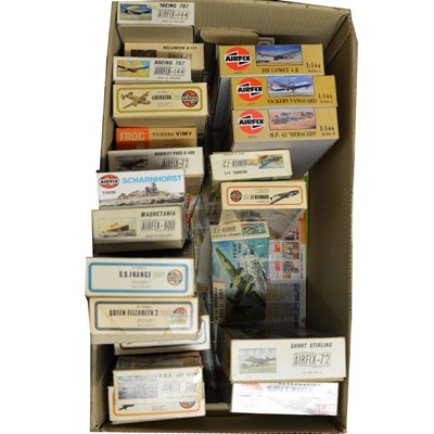 Lot 389 - Twenty-two plastic model aircraft and boat model kits.