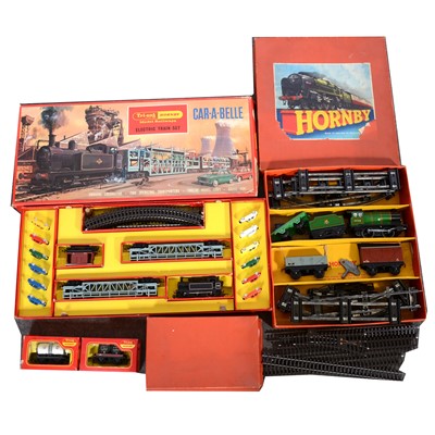 Lot 125 - O gauge and OO gauge, including Tri-ang/Hornby OO gauge set RS62 Car-A-Belle