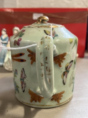 Lot 48 - Chinese porcelain teapot