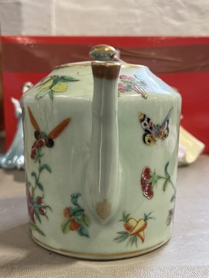 Lot 48 - Chinese porcelain teapot