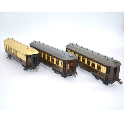 Lot 111 - Three Hornby O gauge model railways passenger coaches Pullman 'Alberta' 'Loraine'