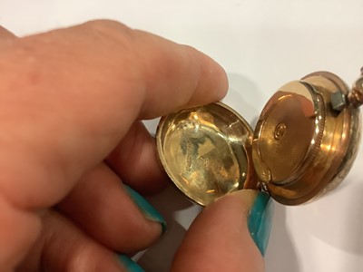 Lot 115 - A 9 carat yellow gold full sovereign case, pair of 9 carat cufflinks.