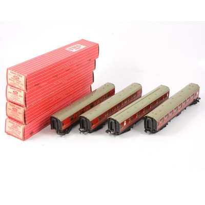 Lot 194 - Eight Hornby Dublo OO gauge model railway passenger coaches