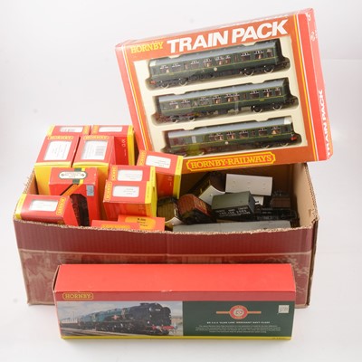 Lot 193 - Hornby OO gauge model railways, a collection including R2169 BR 4-6-2 'Clan Line' locomotive etc