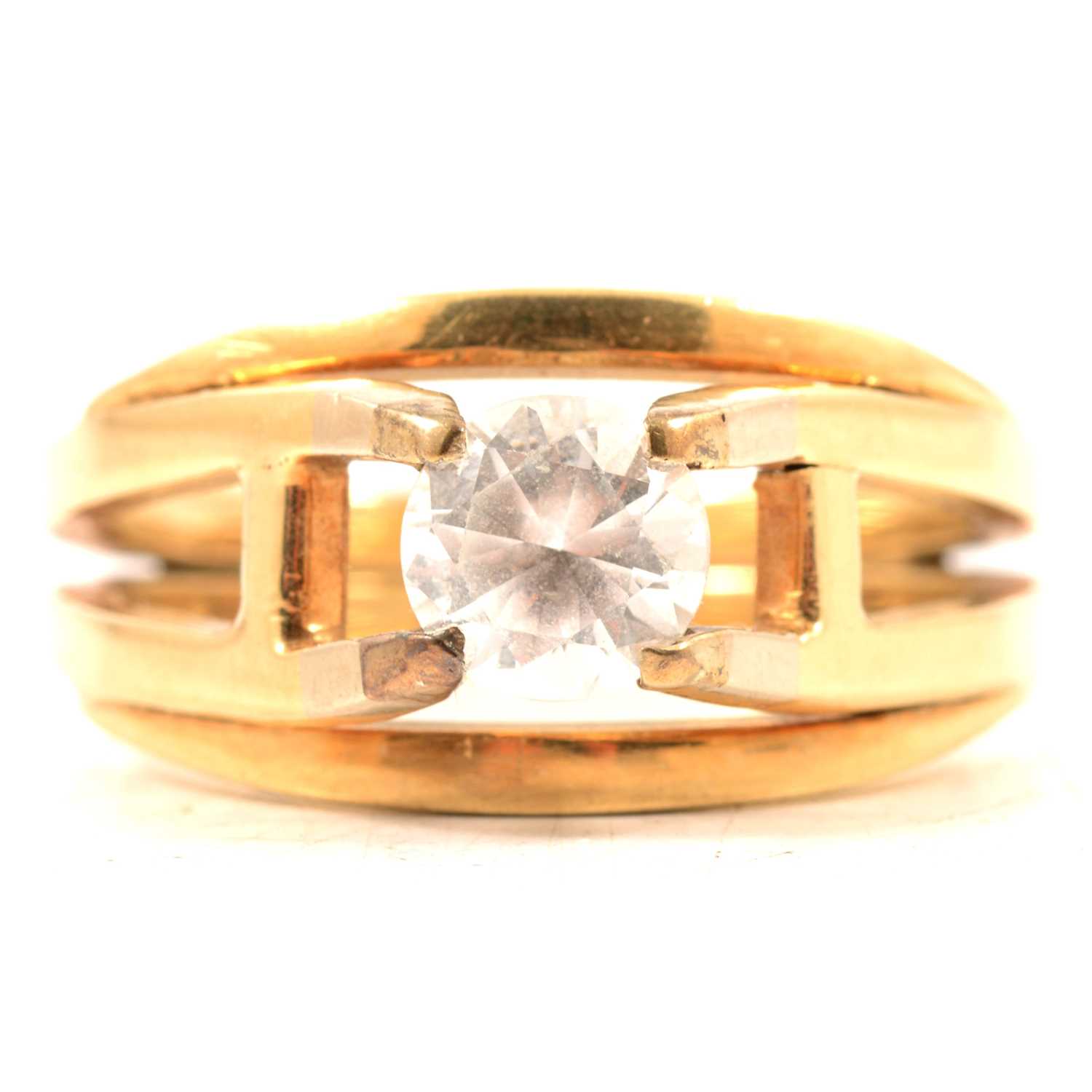 Lot 92 - A gentleman's synthetic white stone solitaire ring.