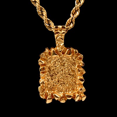 Lot 223 - A molten finish rectangular pendant and Prince-of-Wales link chain.