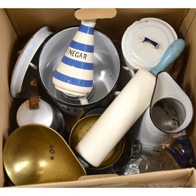 Lot 252 - Quantity of kitchenalia, including enamel wares