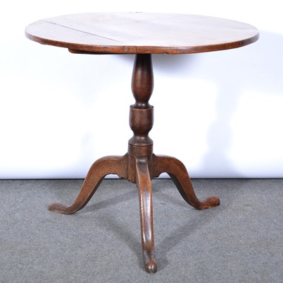 Lot 584 - Oak tripod table