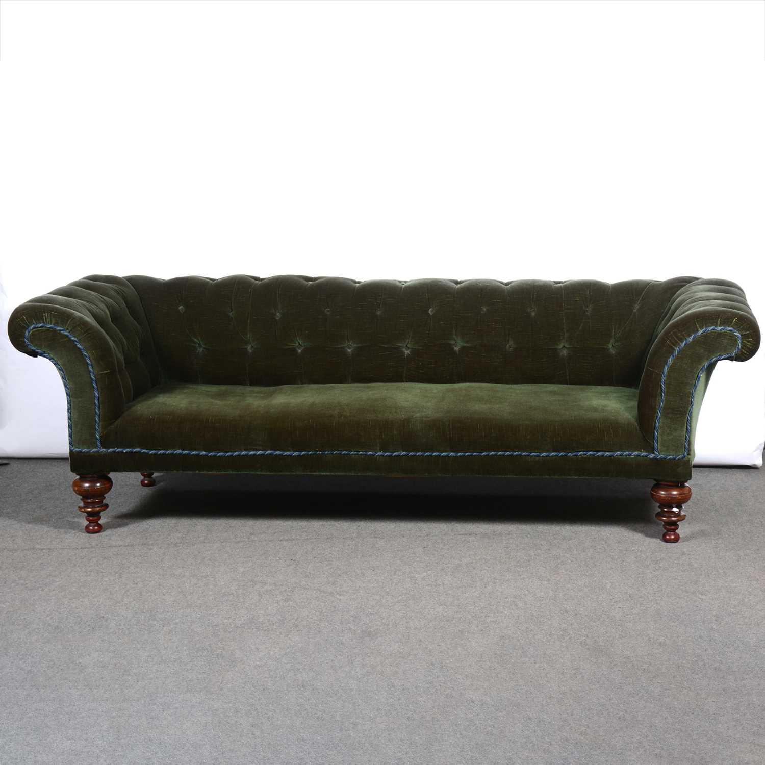 Lot 521 - Victorian Chesterfield settee