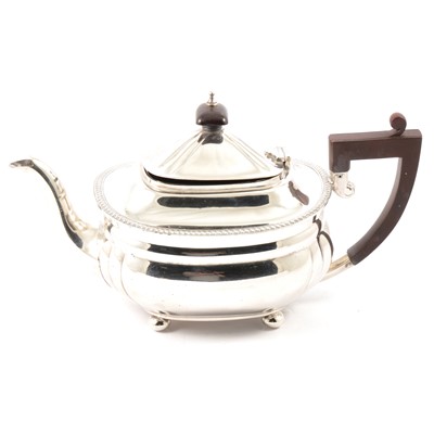 Lot 251 - Silver teapot, Elkington & Co, Birmingham 1967