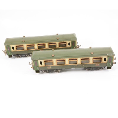 Lot 95 - Hornby O gauge Pullman passenger coaches, two including 'Dining Saloon'; and one other