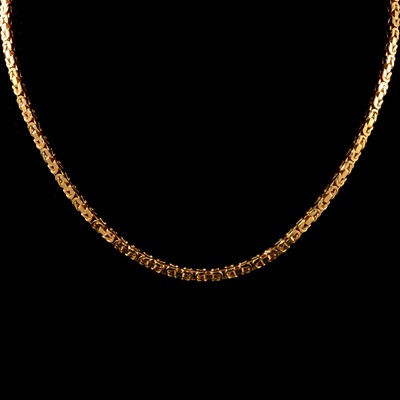 Lot 202 - A 9 carat yellow gold Byzantine link Kings pattern necklace.