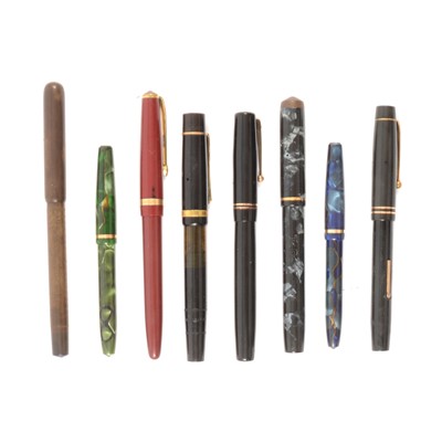 Lot 431 - A collection of vintage fountain pens.