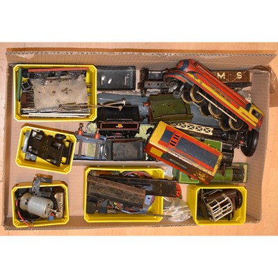 Lot 138 - One tray of O gauge parts for spares and repairs, including Lionel Lines 16686 locomotive