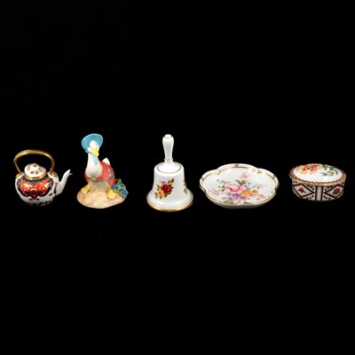 Lot 19 - Small collection of decorative china
