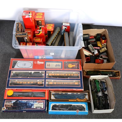 Lot 185 - OO gauge model railway collection, a good quantity to including Bachmann 31-403 'Lord Nelson' etc