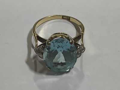 Lot 77 - An aquamarine and diamond ring.