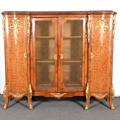 Lot 524 - French kingwood and ormolu mounted vitrine