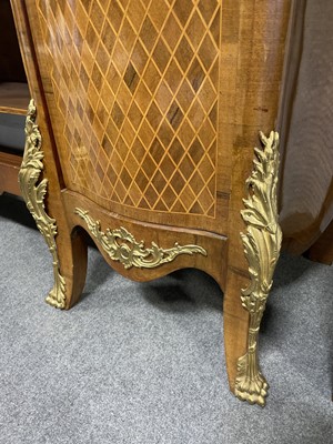 Lot 524 - French kingwood and ormolu mounted vitrine