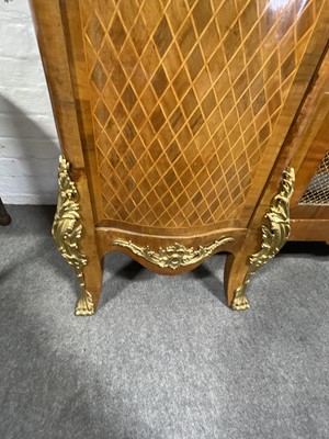 Lot 524 - French kingwood and ormolu mounted vitrine