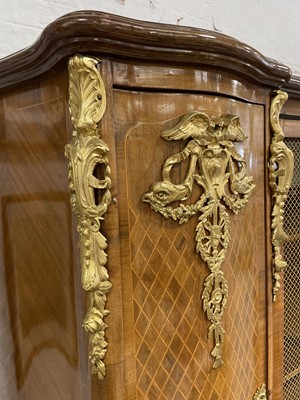 Lot 524 - French kingwood and ormolu mounted vitrine